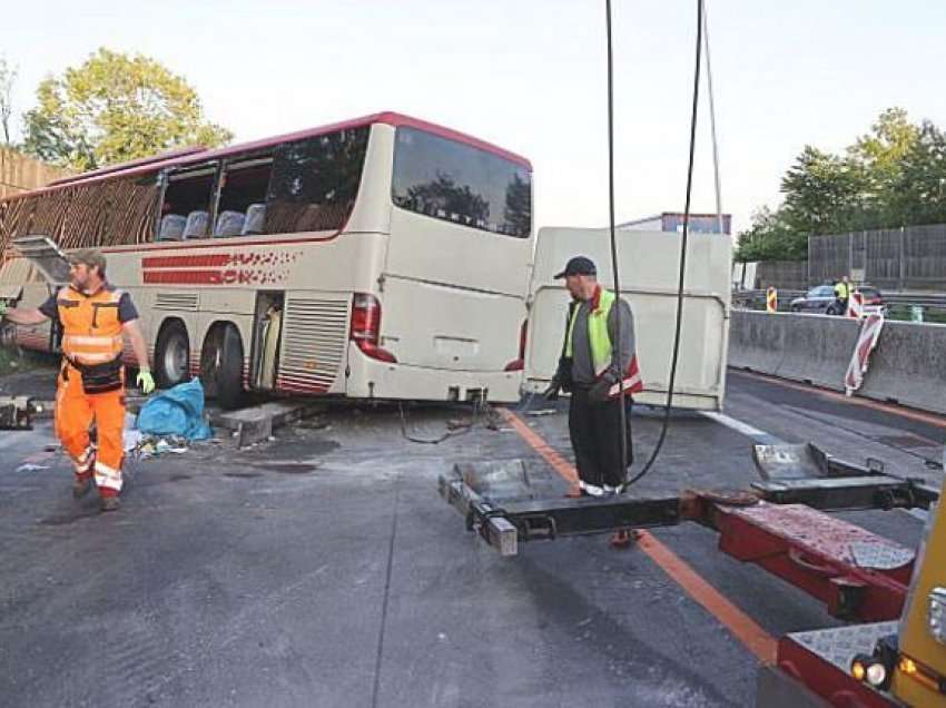 Deklarohen sërish nga kompania që iu aksidentua autobusi në Austri
