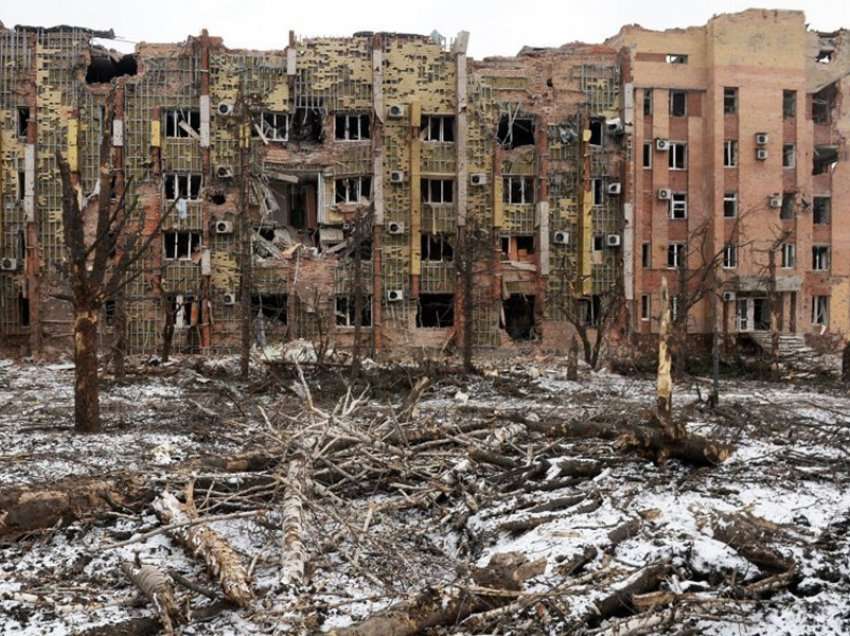 Të paktën 13 civilë ukrainas u vranë gjatë bombardimeve ruse në Luhansk