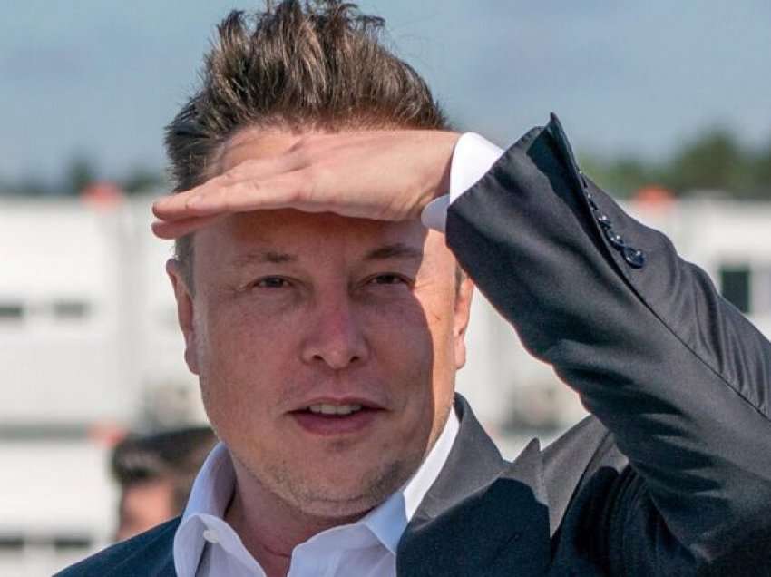 Elon Musk i kërkoi stjuardesës marrëdhënie seksuale, kompania e tij bleu 250 mijë dollarë heshtjen e saj – por u zbulua gjithçka