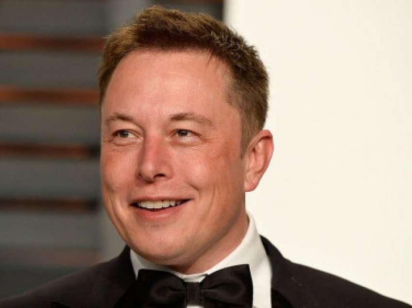 Elon Musk akuzohet se i ekspozoi organet gjenitale ish-stjuardesës, miliarderi e “sfidon”: Më përshkruaj pjesët intime