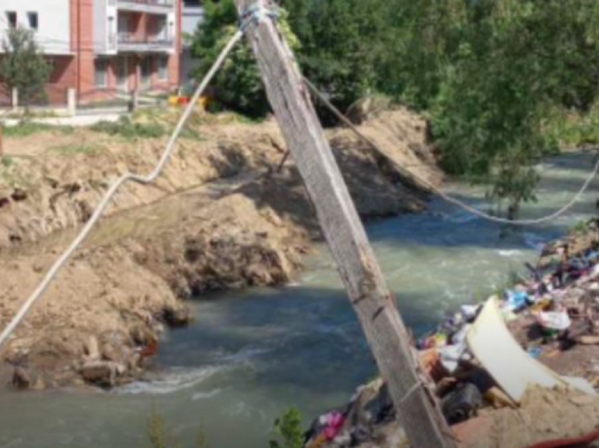 Tragjedi në Tetovë: Mbytet një fëmijë 6-vjeçar në ujërat e lumit Shkumbin