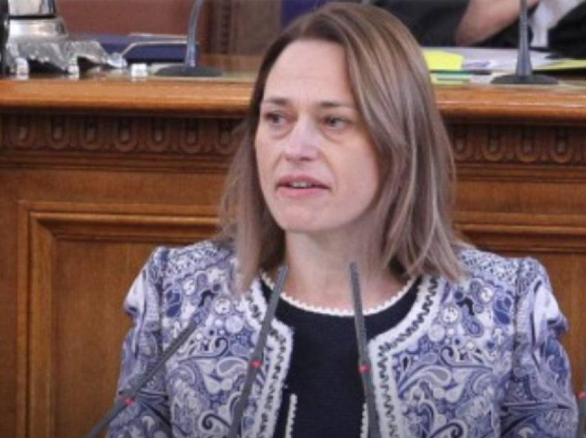 Miteva: Petkov dëshiron ta “lëshojë” Maqedoninë e Veriut që të negociojë me BE-në