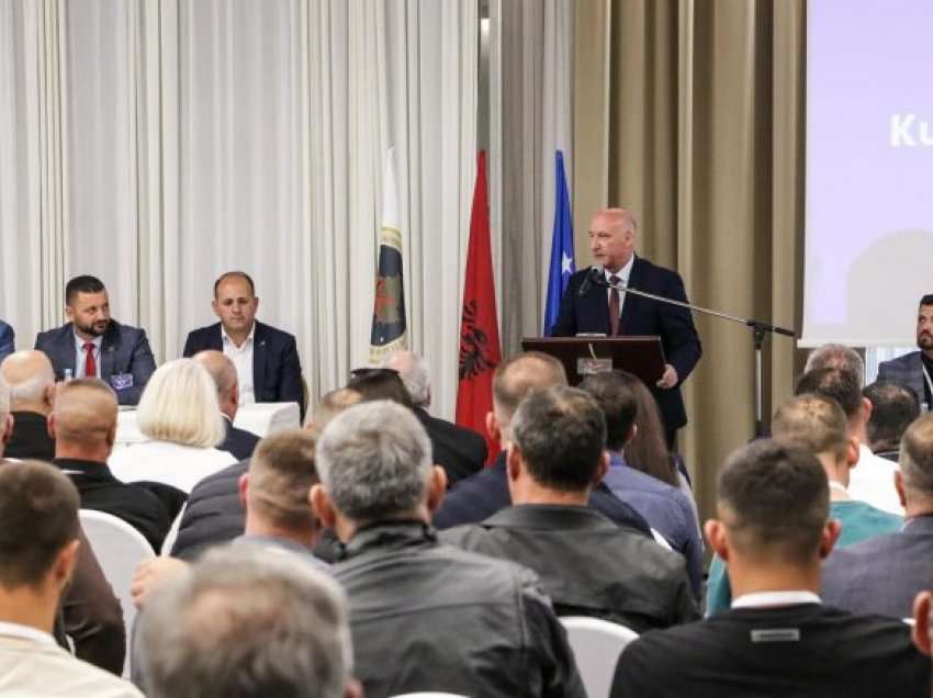 Ali Berisha zgjedhet kryetar i AAK-së në Pejë