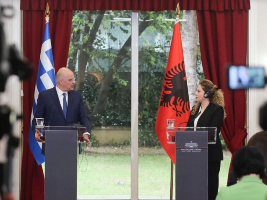 Ministri i jashtëm grek kërcënon Shqipërinë nëse ngre çështjen çame