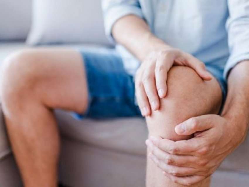 Dhimbjet e vazhdueshme të gjurit mund të lidhen me ngacmimet në tru
