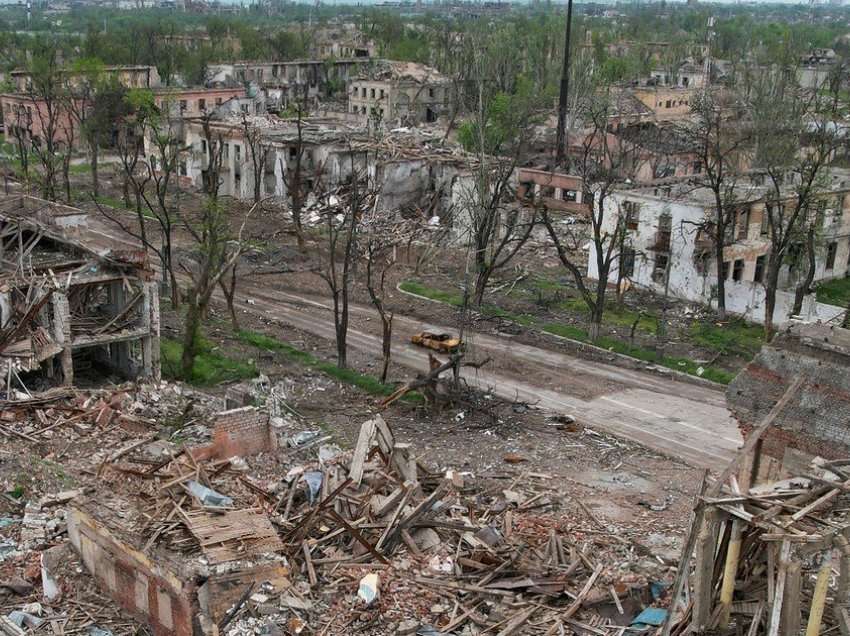 Gjenden 200 trupa në rrënojat e Mariupolit