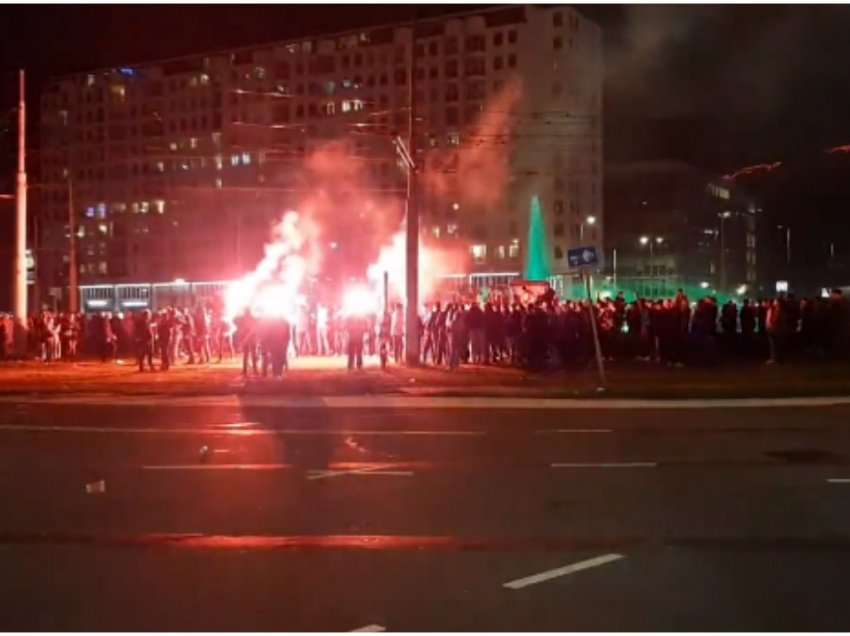 Ngjan edhe kjo, 72 tifozë të Feyenoord pas hekurave pas disfatës në Tiranë