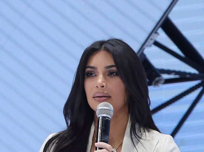 Kim Kardashian reagon pas ngjarjes tragjike në shkollën e Teksasit