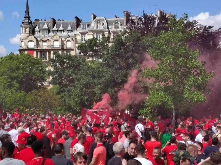 Media serbe: Tifozët e Liverpoolit në Paris çmenden me hitet e këngëtares shqiptare 
