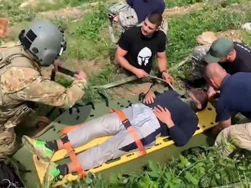 ​Polici në Shqipëri ra në humnerë derisa kontrollonte për bimë narkotike, KFOR-i e ndihmoi me helikopter