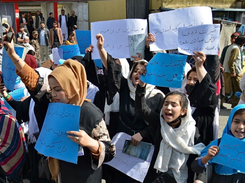Gratë protestojnë në Kabul kundër kufizimeve