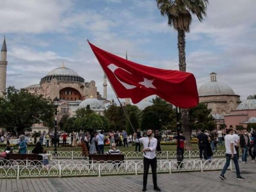 Turqia edhe zyrtarisht do të dërgojë kërkesën në Kombet e Bashkuara për ndryshimin e emrit, nga “Turkey” kalojnë në “Türkiye”