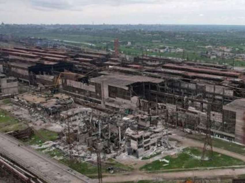 Trupat e gjetur në fabrikën e çelikut Azovstal 'do t'i dorëzohen Ukrainës'