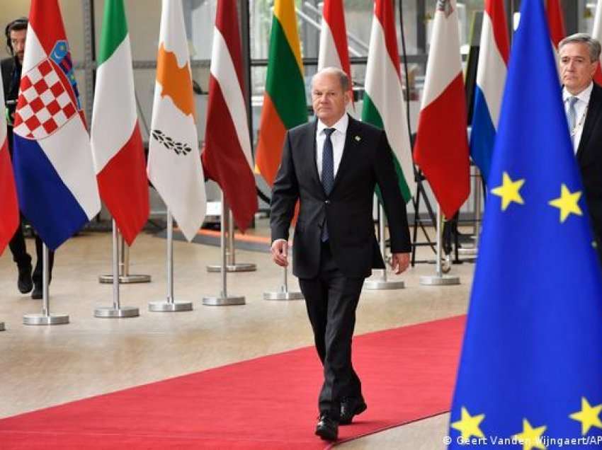 Samiti i BE-së: Scholz-i në defensivë