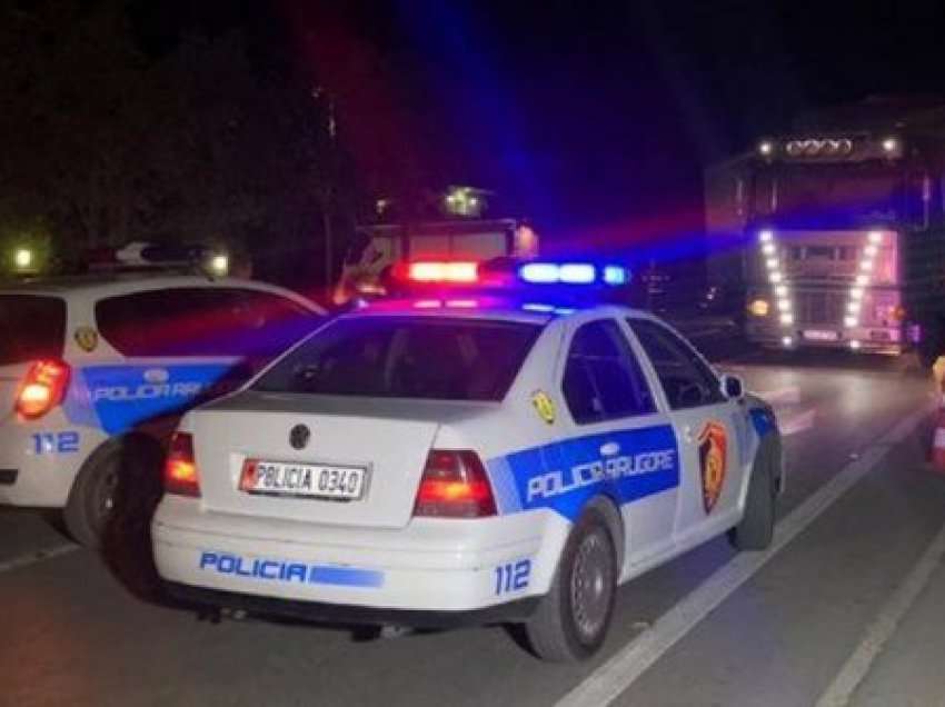 Makina përplas për vdekje burrin në Fier, shoferi ia “mbath” nga vendi i ngjarjes