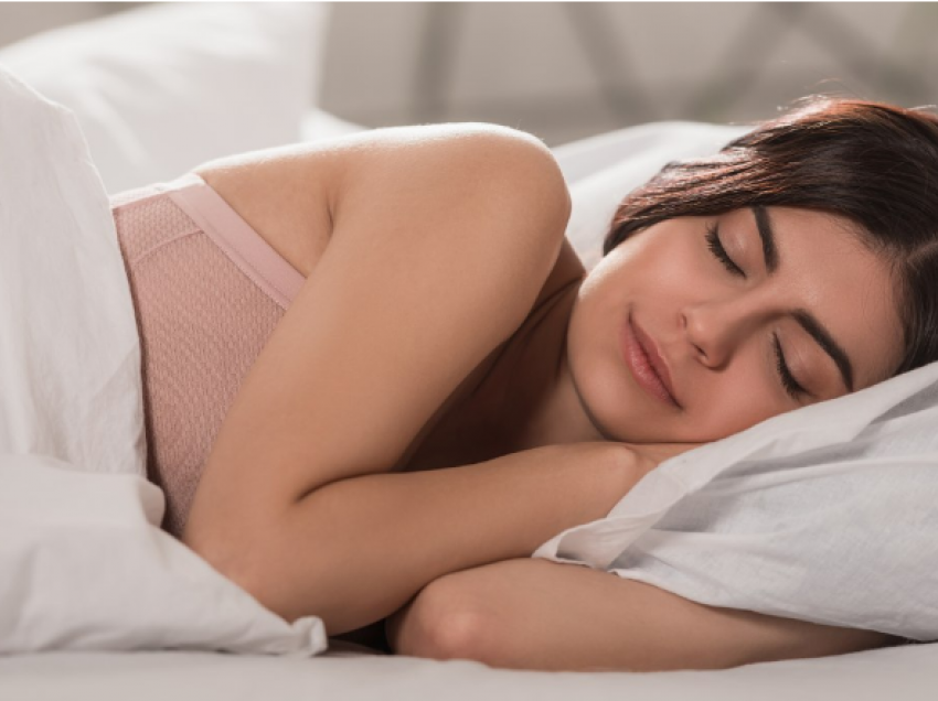 3 arsye pse vajzat duhet të flenë më shumë se burrat