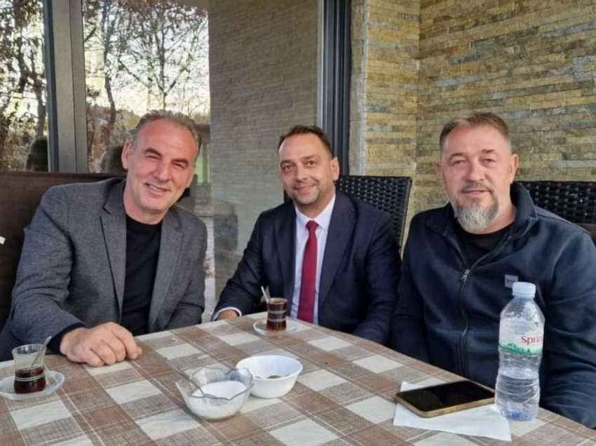 A tregon kjo foto se Fatmir Limaj mund të kthehet në PDK?