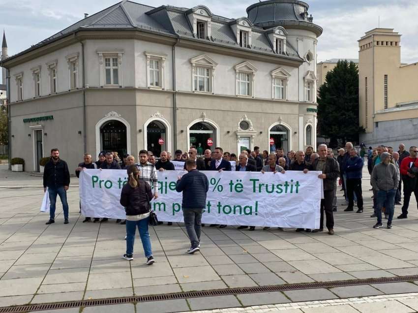 “Duam paratë tona”, qytetarët protestojnë pro tërheqjes së Trustit