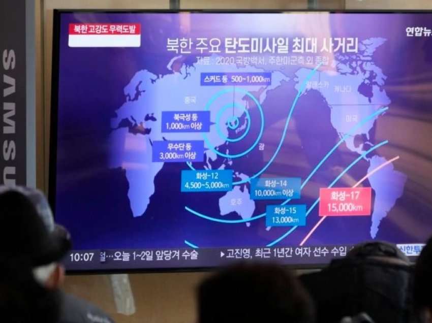 Koreja e Veriut lëshon 4 raketa