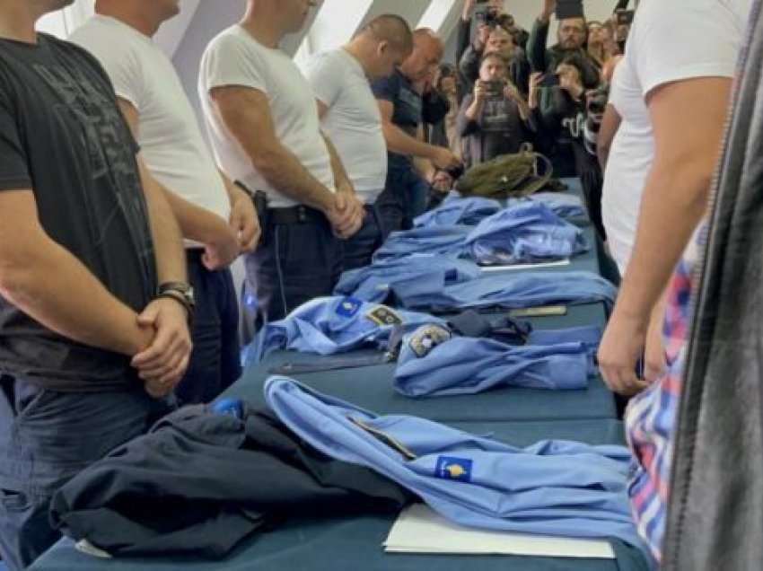 Eprorët serbë që punojnë në Policinë e Kosovës heqin uniformat pas vendimit për dalje nga institucionet