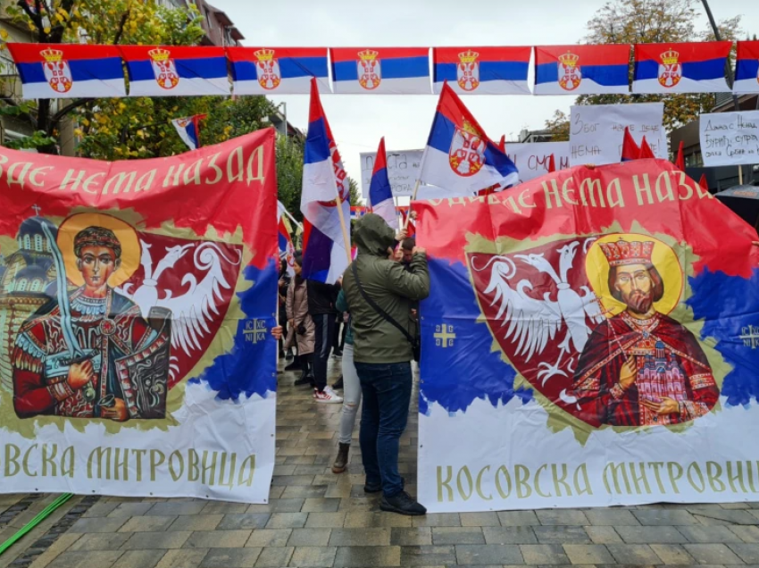 Mes thirrjeve provokuese përfundon protesta në Mitrovicë të Veriut - serbët fillojnë të shpërndahen