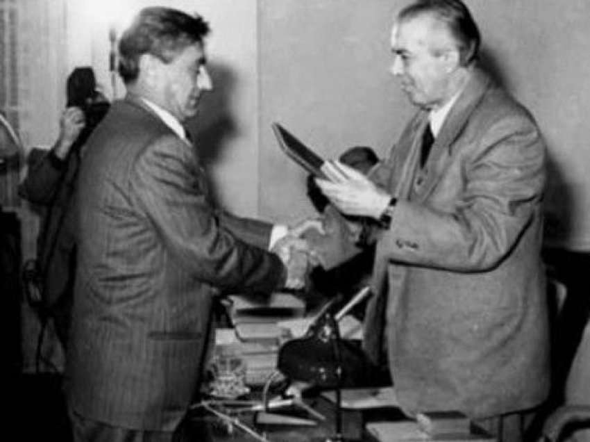 Zbardhen debatet e Enver Hoxhës në mbledhjen e Byrosë Politike, 8 tetor ’82: Shoku Kadri, duhet ta kesh parasysh se Llambi Peçini, ka filluar të flasë, por të jesh i sigurt, që ai…