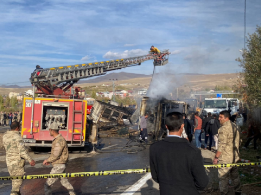 Flakë dhe tym i zi, aksident tragjik me 7 viktima në Turqi