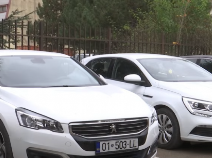 Pas dorëheqjes, Goran Rakiq dorëzon veturën zyrtare