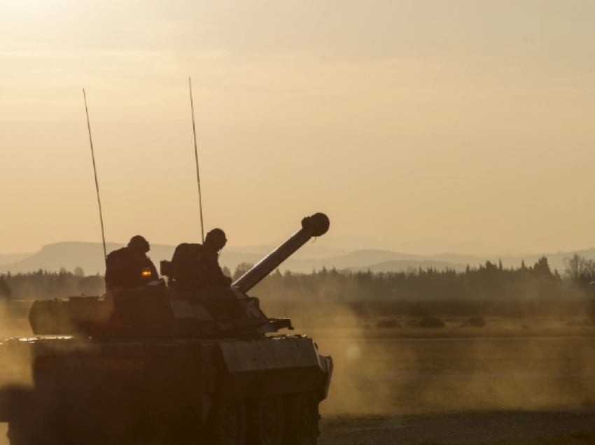 Franca dërgon tanke në Rumani për të përforcuar krahun lindor të NATO-s