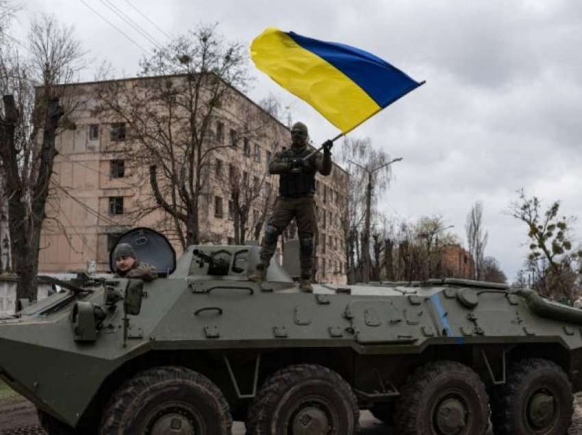 Tërheqja nga Khersoni, Rusia ‘po e humb ngadalë luftën’ ndërsa Ukraina ‘ka një shans për t’iu afruar Krimesë’?