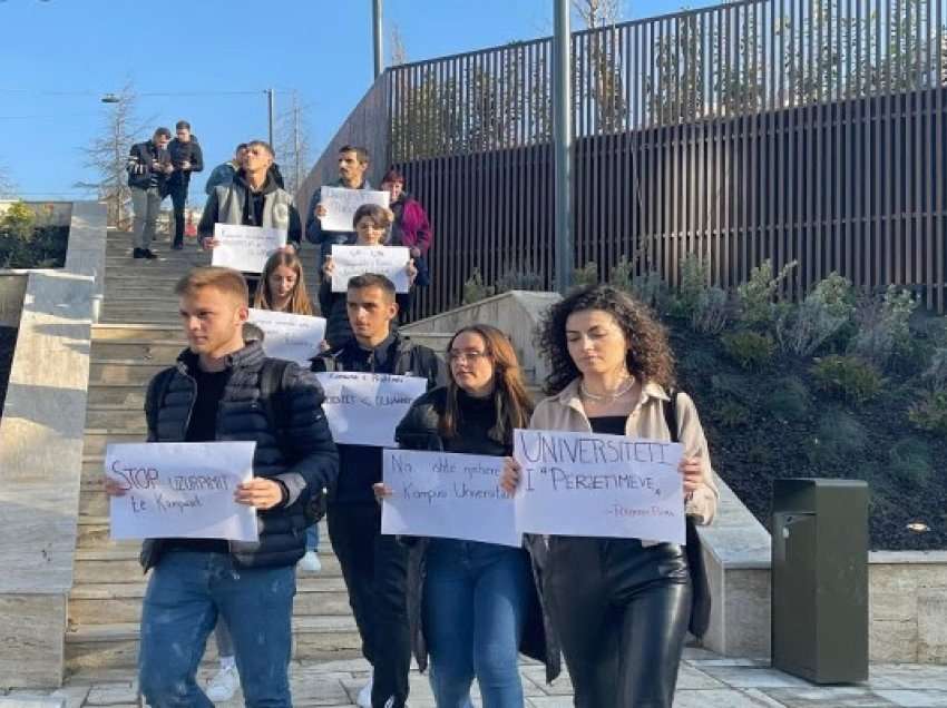 ​Studentët kundërshtojnë parkingun nëntokësor në kryeqytet