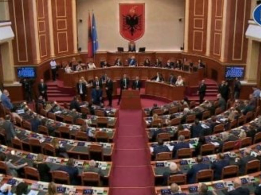 Sherri në Kuvend/ Përjashtim 10 ditë nga seanca plenare dhe komisionet për Leskajn dhe Palokën