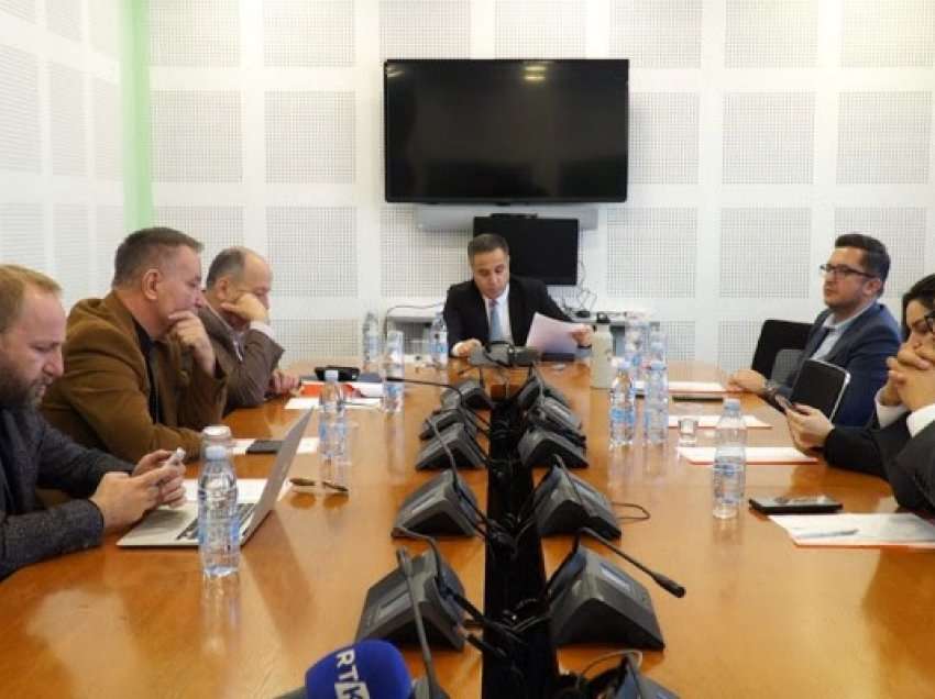 ​Ambasadori Berishaj ka kohë që deri më 20 nëntor të jap dëshminë e tij para Komisioni Hetimor për Energji