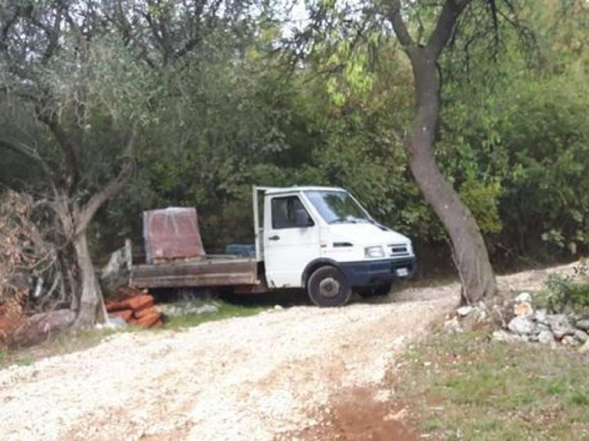 Po shkarkonte disa materiale ndërtimi dhe e zuri furgoni poshtë, vdes 50-vjeçari shqiptar