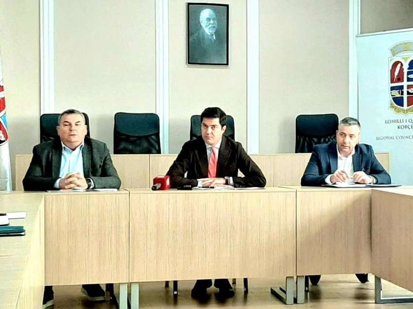 Emergjencat e dimrit, prefekti i Korçës mbledh komisionin e Mbrojtjes Civile. Bashkia e Korçës nuk merr pjesë në takim