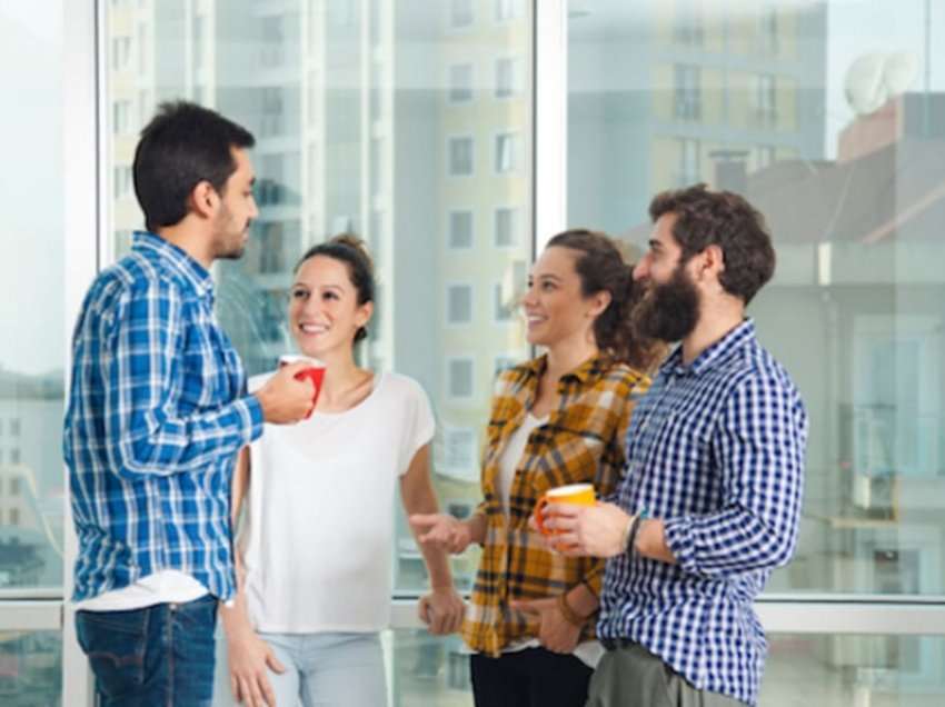 Sa ndikon socializimi në ambientin e punës në motivimin e punonjësve