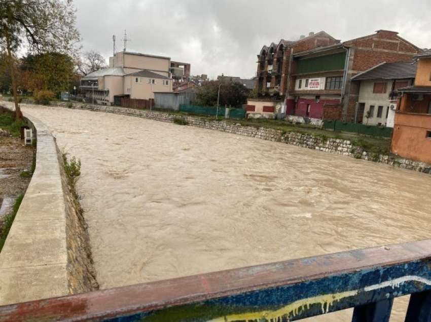 A do të shpallet gjendje emergjente pas vërshimeve në Pejë?