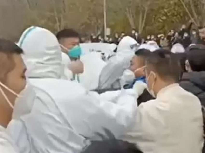 Protesta të zemëruara në fabrikën gjigante të iPhone në Zhengzhou