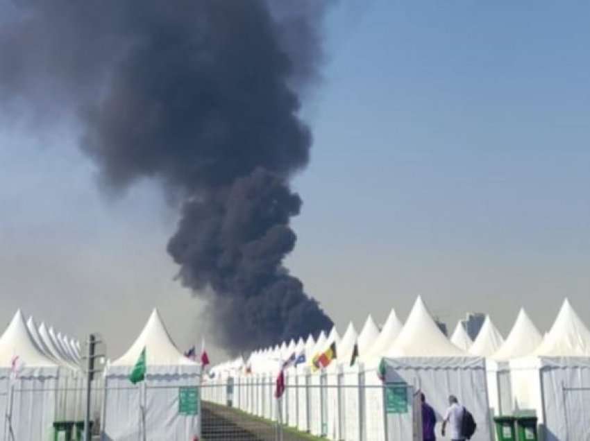 Nxihet qielli/ Momente paniku në Katar, zjarr i madh pranë tendave të tifozëve