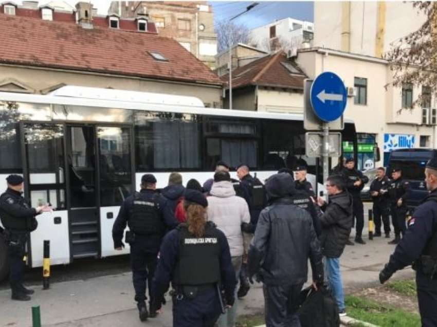 Të shtënat në kufirin Serbi-Hungari, policia serbe largon migrantët