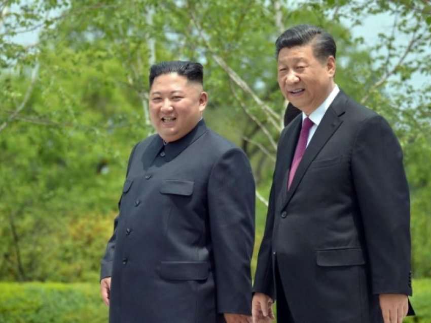 Kina dëshiron të punojë me Korenë e Veriut për paqe dhe stabilitet global, Xi i thotë Kim-it