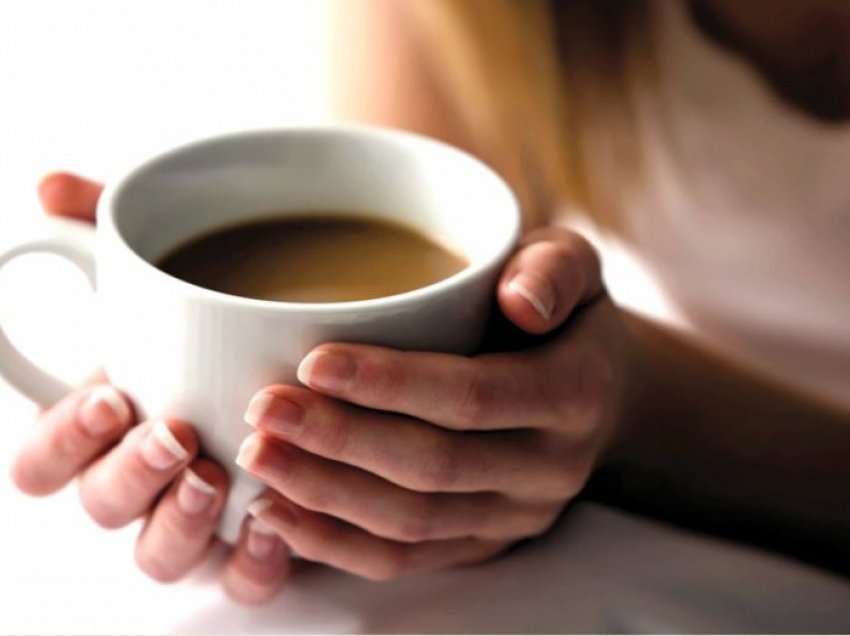 Tre kafe në ditë nxisin sulmet e migrenës