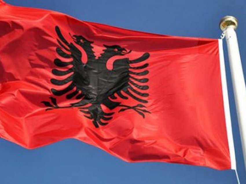 Dita e Flamurit/ Nga Elbasani në Gjirokastër, ja si u festua sot 110-vjetori i Pavarësisë në vend