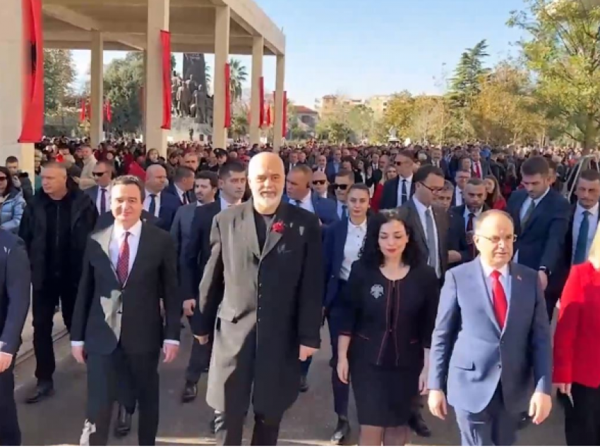 Rama dhe delegacioni i Kosovës në Vlorë, vijon kremtimi i festës së Pavarësinë