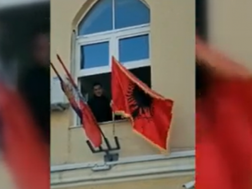 Kryetari i Komunës së Preshevës ngre flamurin kuqezi çdo vit më 28 nëntor, kjo është gjoba që ka marr ai