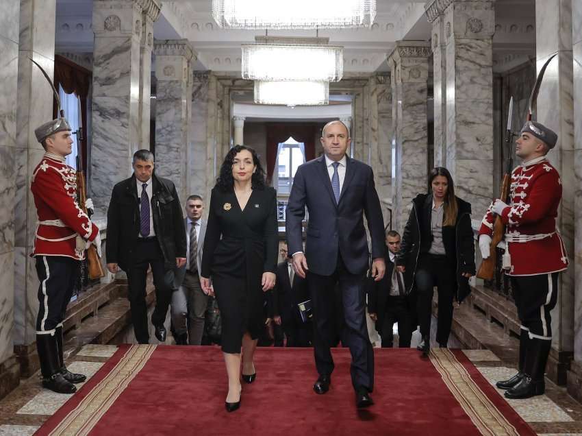 Presidentja Osmani u prit në takim nga presidenti i Bullgarisë, Rumen Radev: Bullgaria i ofron Kosovës mbështetje në përballje me krizën energjetike