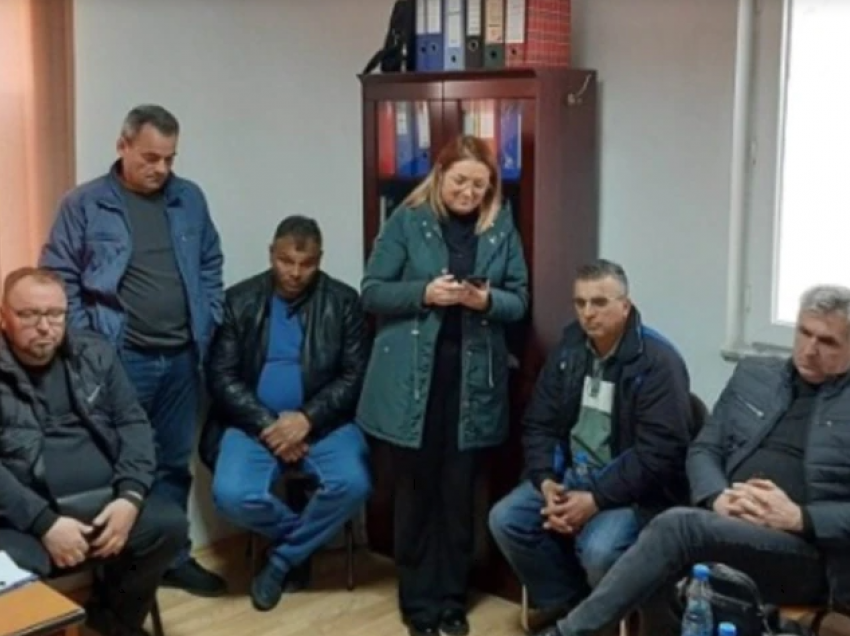 Gazetarët serbë në grevë urie, kërkojnë më shumë para nga Serbia