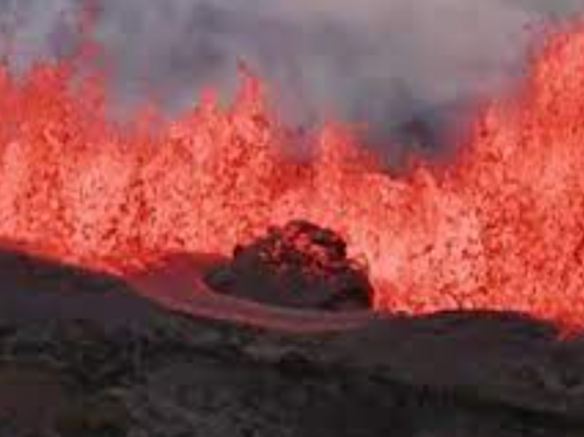 Shpërthimi i vullkanit më të madh në botë dhuron pamje spektakolare