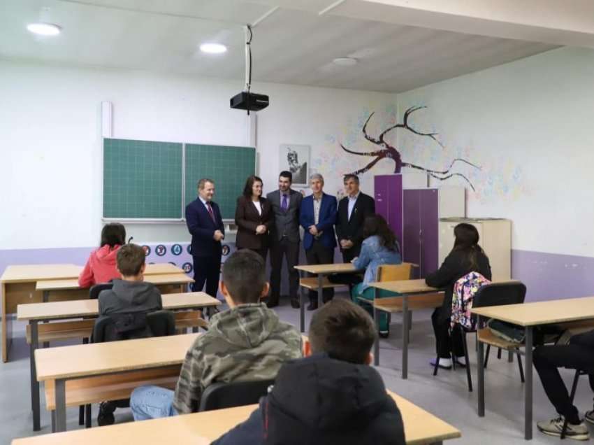 Komuna e Vushtrrisë rinovon shkollën në fshatin Sumë