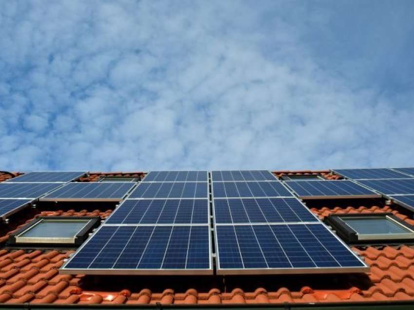 Të mundësohet instalimi i fotovoltaikëve paralelisht me dhënien e lejeve, kërkon LOE Maqedoni